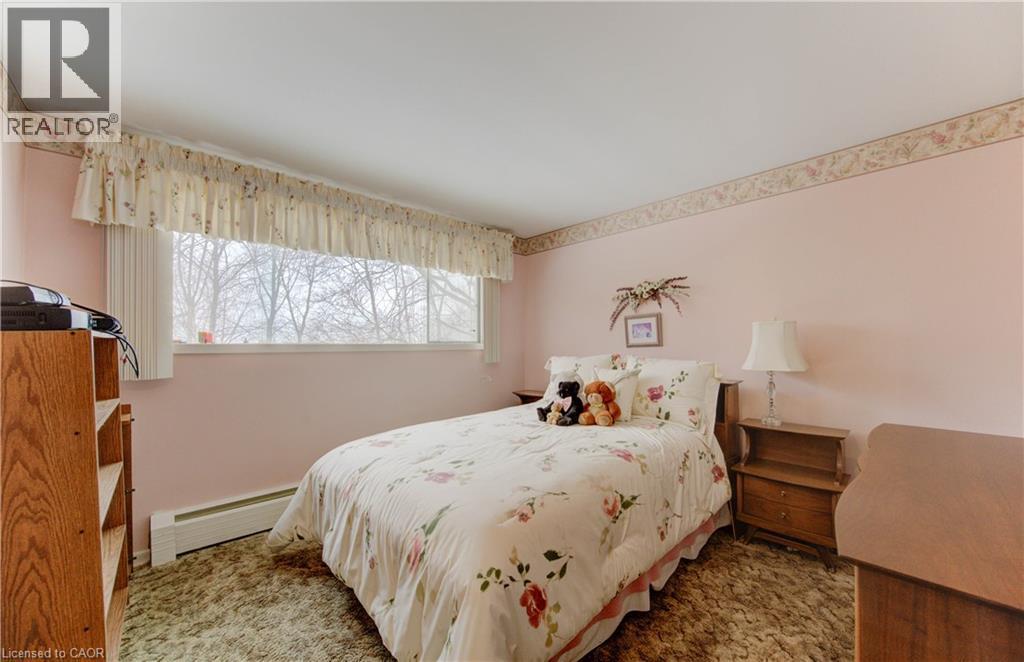 26 Deerpark Crescent, Kitchener, ON - Indoor Photo Showing Bedroom