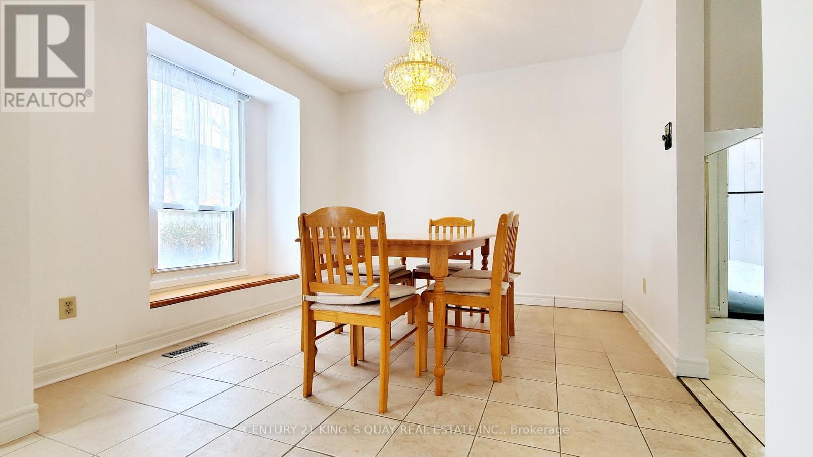 6 Cottsmore Crescent, Markham, ON - Indoor Photo Showing Dining Room