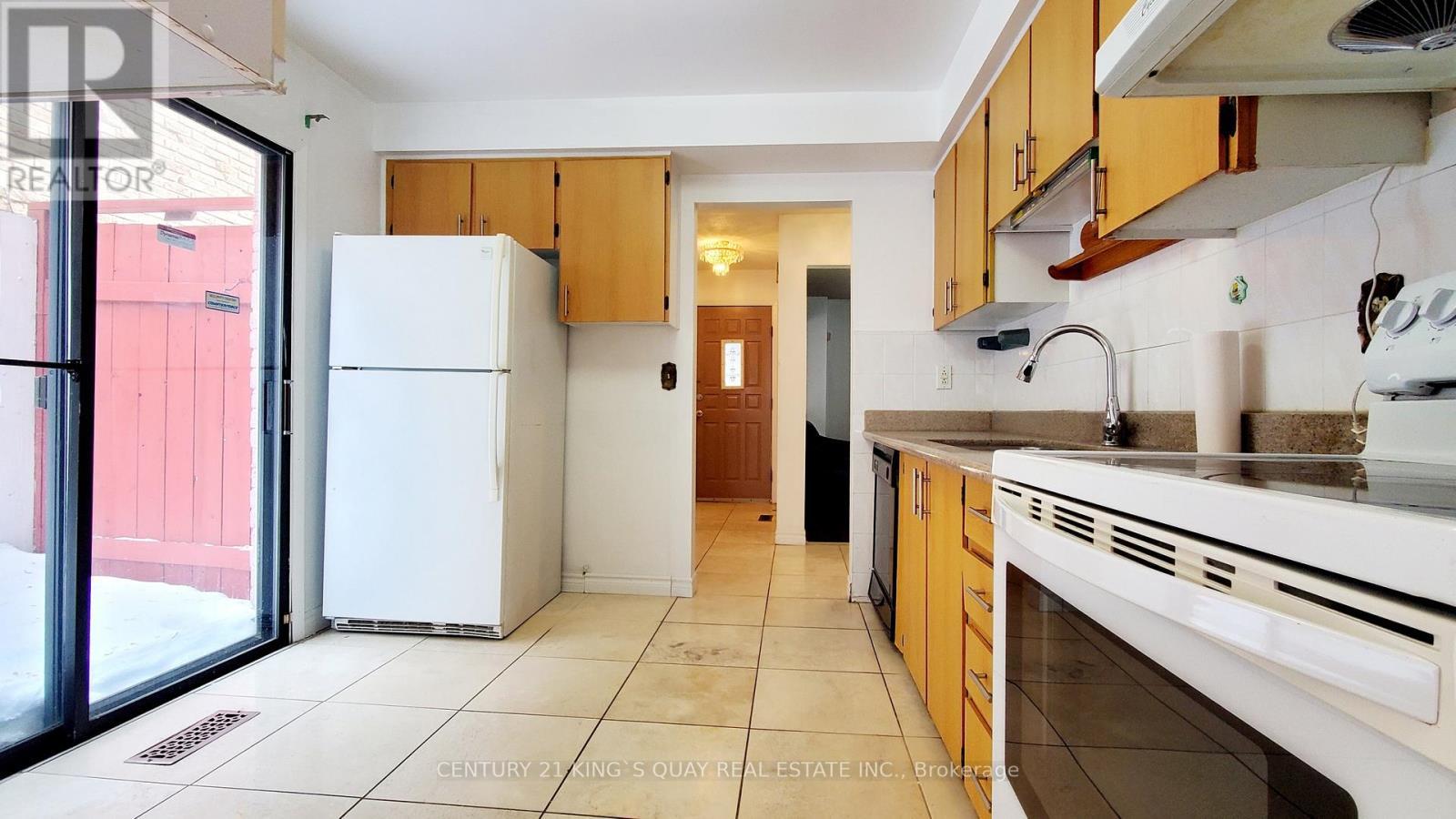 6 Cottsmore Crescent, Markham, ON - Indoor Photo Showing Kitchen