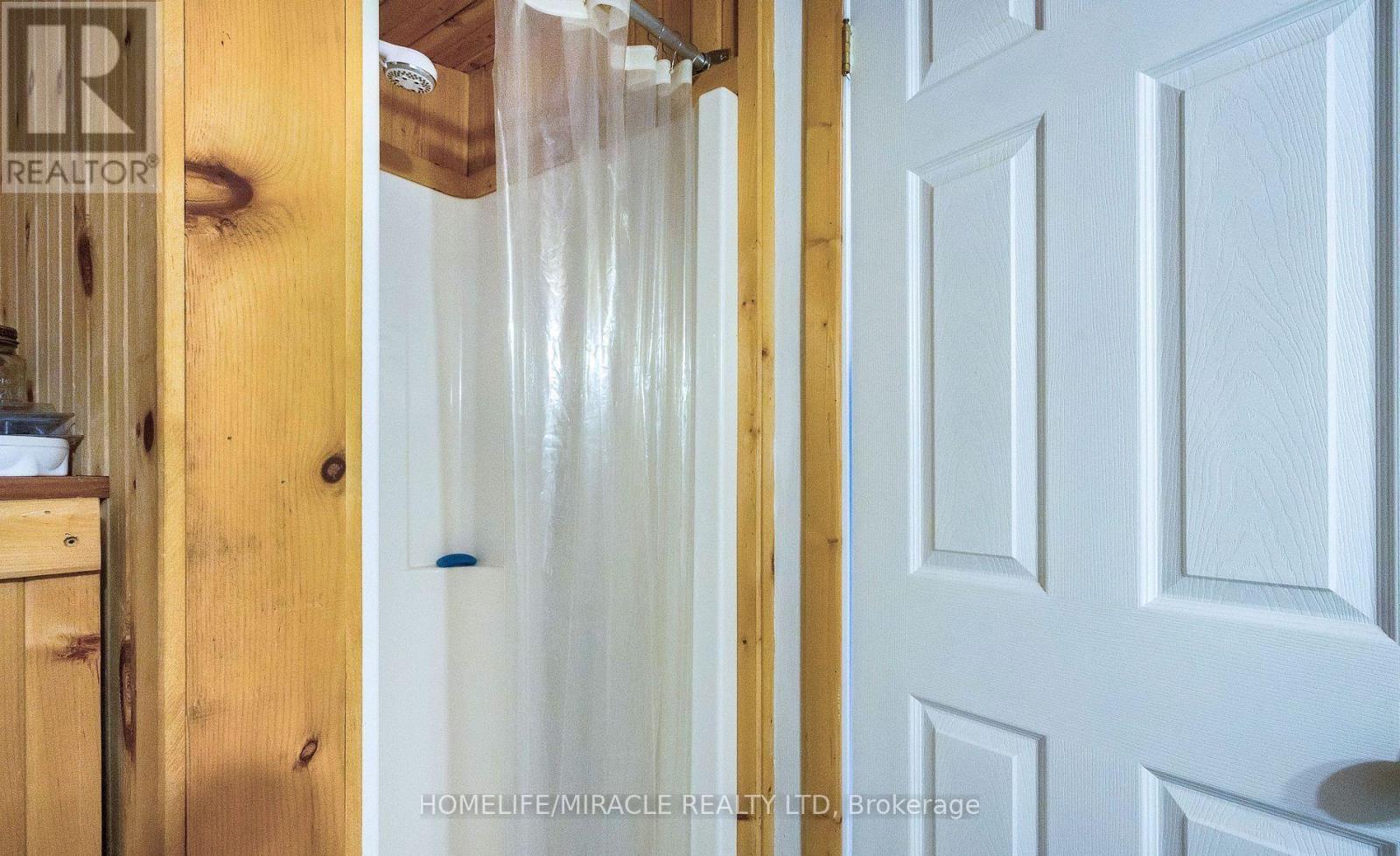 101 River Road E, Wasaga Beach, ON - Indoor Photo Showing Bathroom