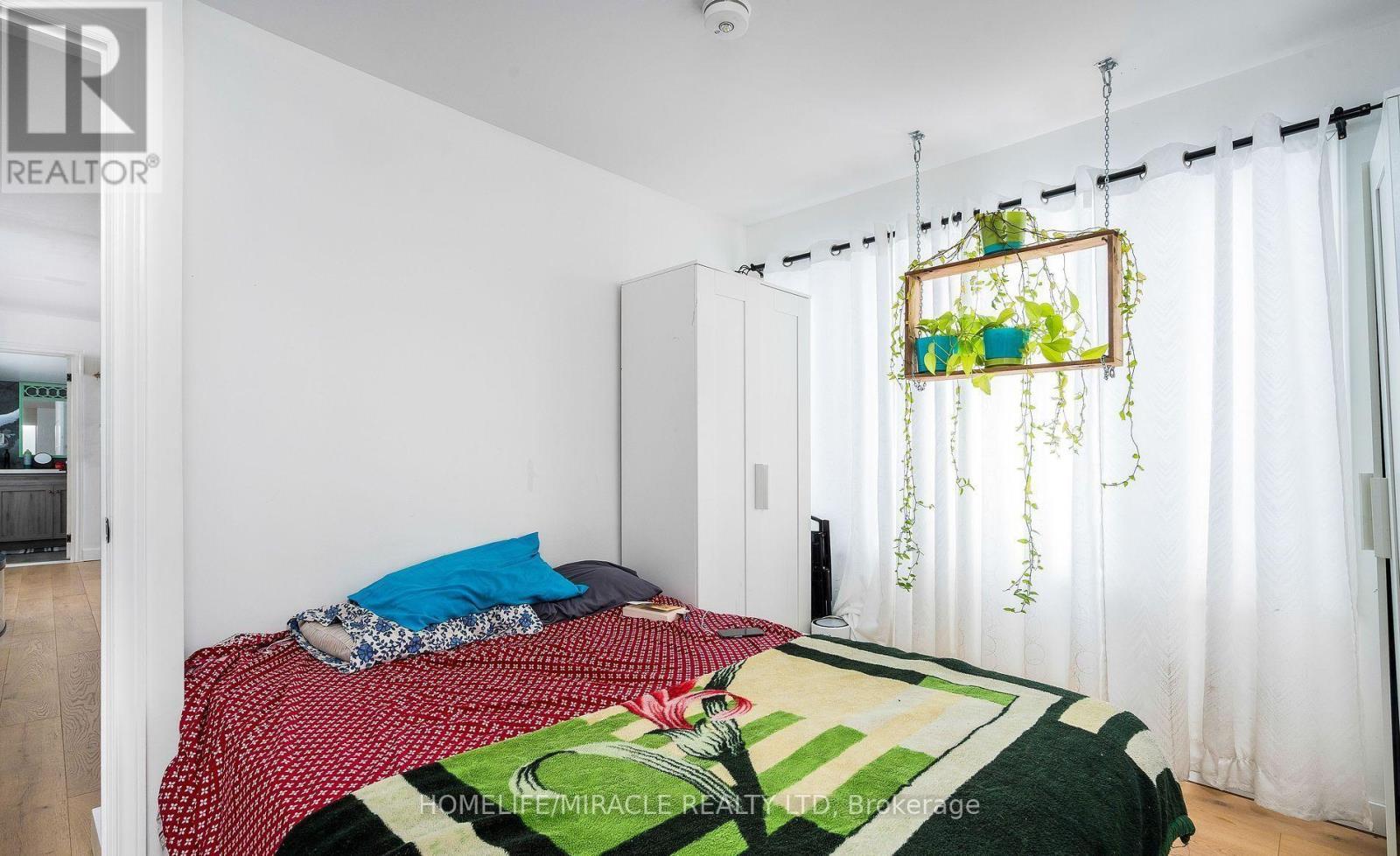 101 River Road E, Wasaga Beach, ON - Indoor Photo Showing Bedroom