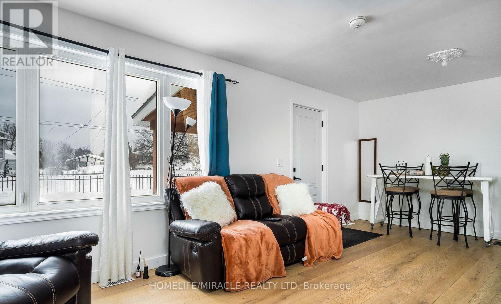 101 River Road E, Wasaga Beach, ON - Indoor