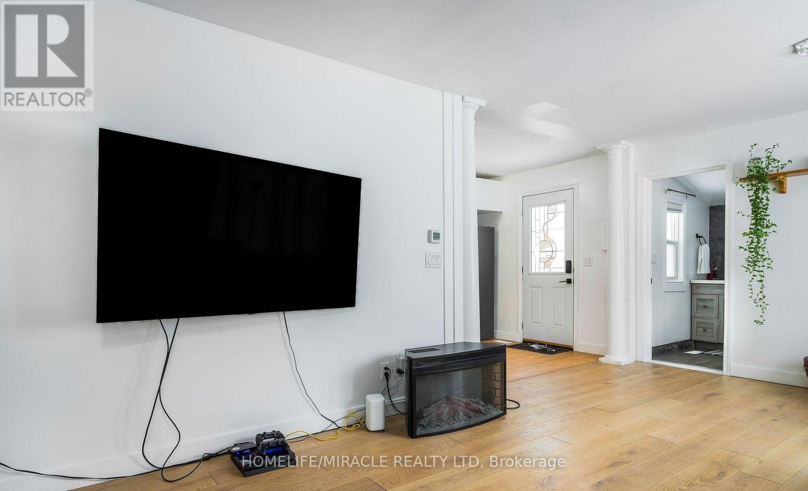 101 River Road E, Wasaga Beach, ON - Indoor Photo Showing Other Room