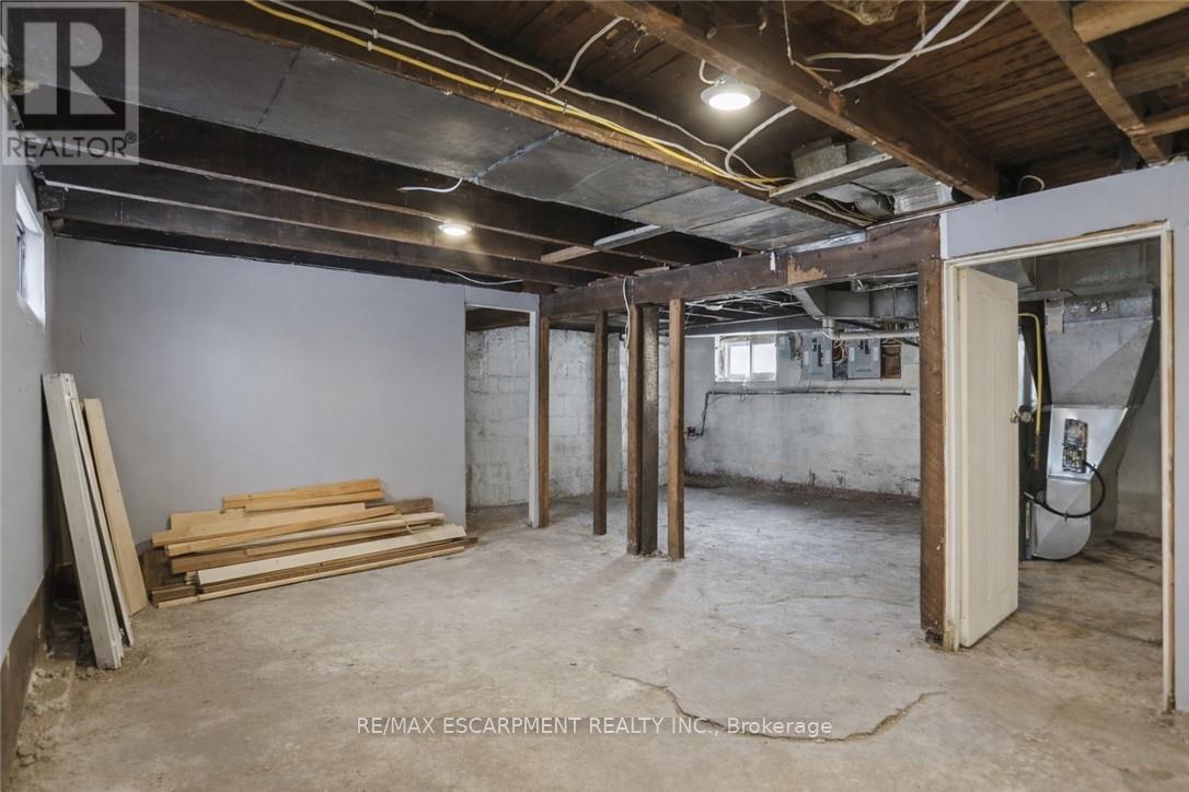 260 Prospect Street S, Hamilton, ON - Indoor Photo Showing Basement
