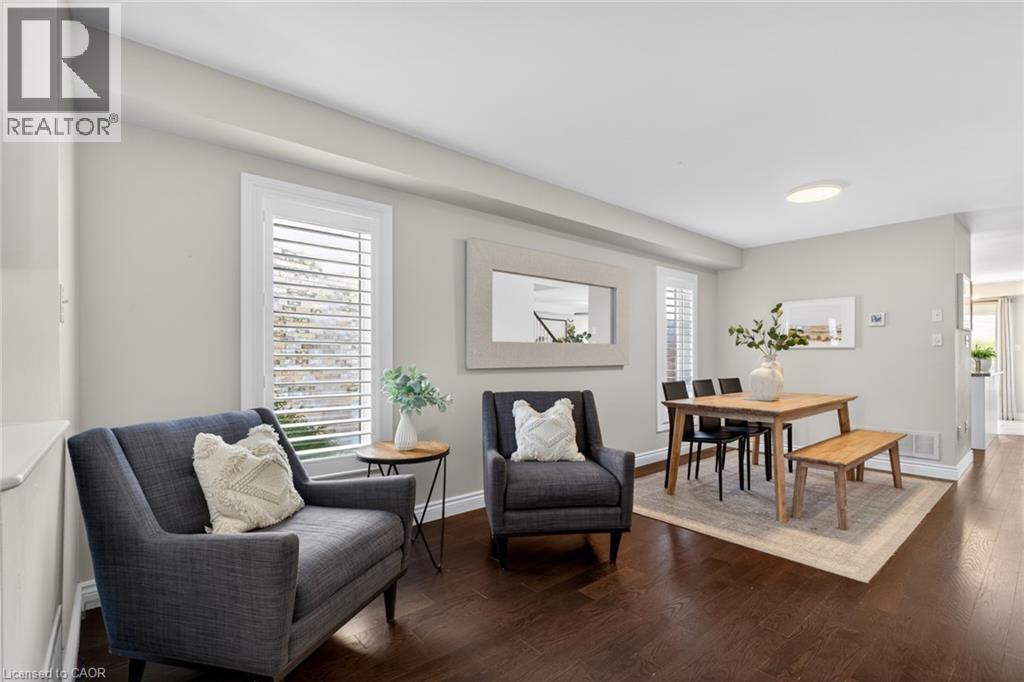 2286 Seton Crescent, Burlington, ON - Indoor Photo Showing Living Room