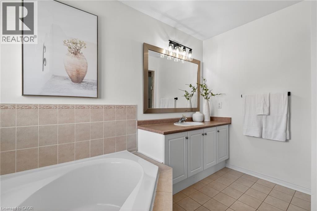 2286 Seton Crescent, Burlington, ON - Indoor Photo Showing Bathroom