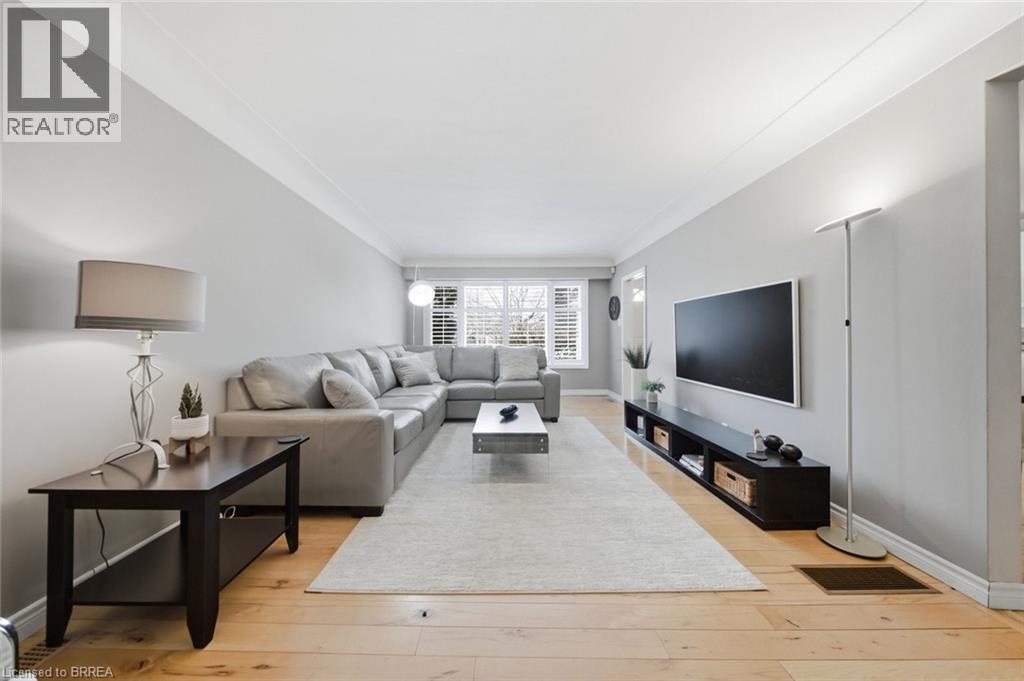 71 Pinecrest Drive, Kitchener, ON - Indoor Photo Showing Living Room