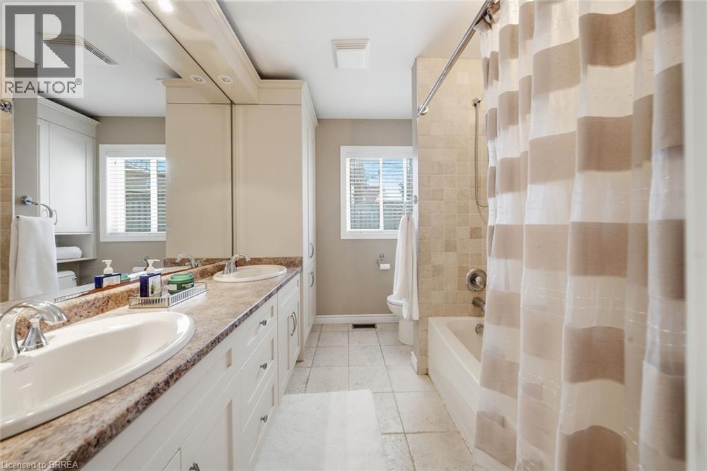 71 Pinecrest Drive, Kitchener, ON - Indoor Photo Showing Bathroom