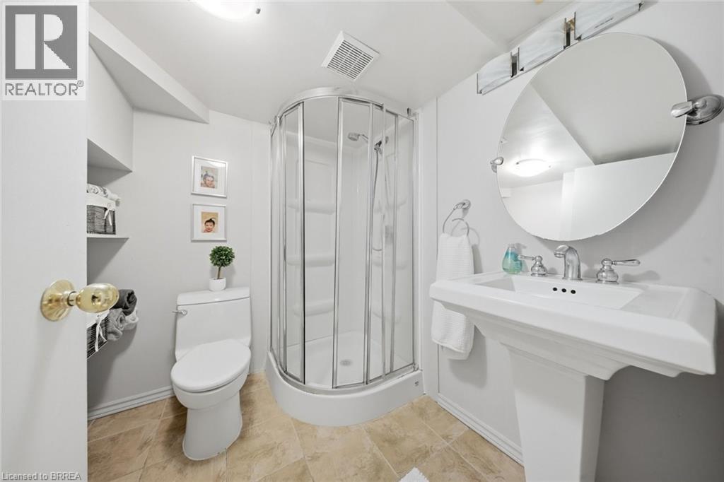 71 Pinecrest Drive, Kitchener, ON - Indoor Photo Showing Bathroom