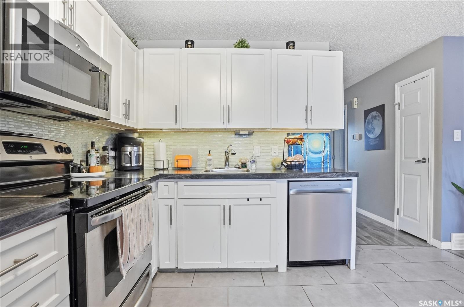 210 113Th Street W, Saskatoon, SK - Indoor Photo Showing Kitchen