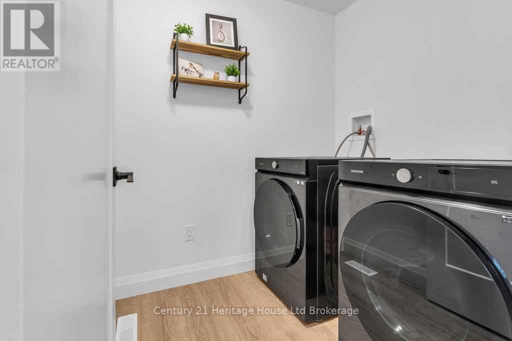 33 Martin Street, Tillsonburg, ON - Indoor Photo Showing Laundry Room