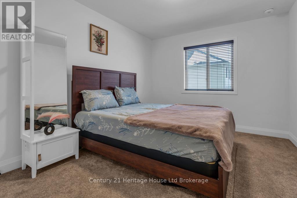33 Martin Street, Tillsonburg, ON - Indoor Photo Showing Bedroom