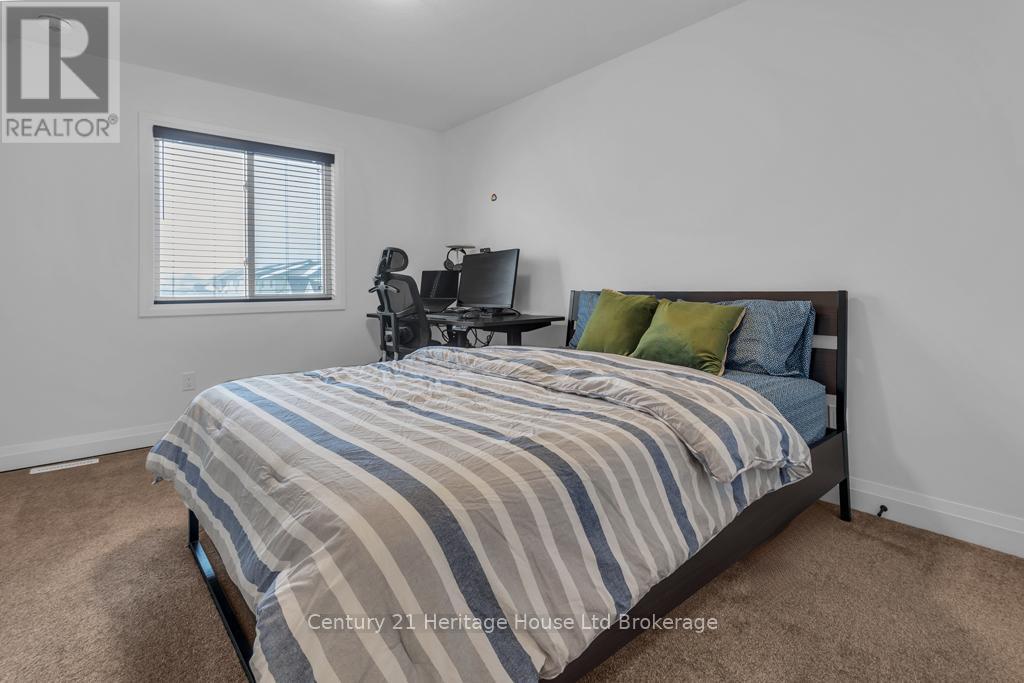 33 Martin Street, Tillsonburg, ON - Indoor Photo Showing Bedroom