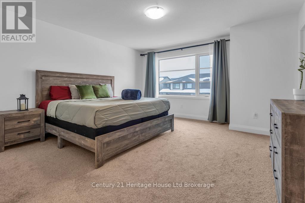 33 Martin Street, Tillsonburg, ON - Indoor Photo Showing Bedroom