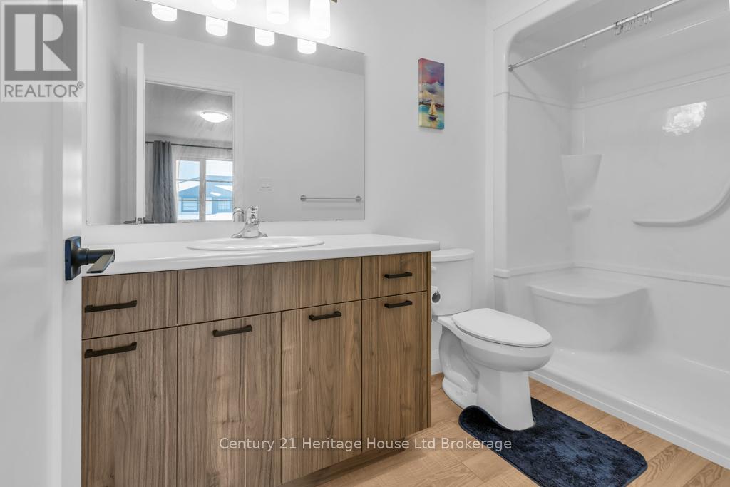 33 Martin Street, Tillsonburg, ON - Indoor Photo Showing Bathroom