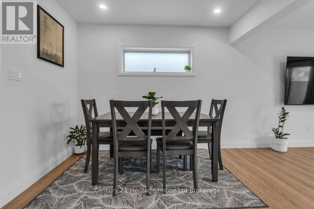 33 Martin Street, Tillsonburg, ON - Indoor Photo Showing Dining Room