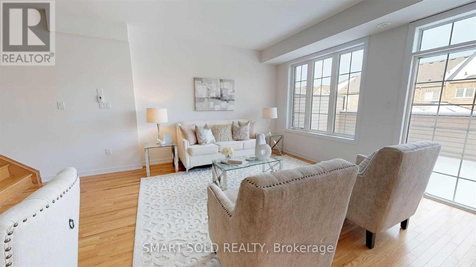 17 Jaffna Lane, Markham, ON - Indoor Photo Showing Living Room