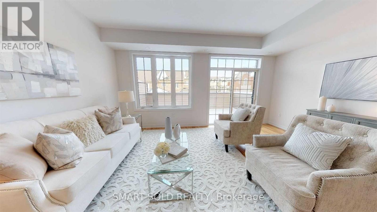 17 Jaffna Lane, Markham, ON - Indoor Photo Showing Living Room