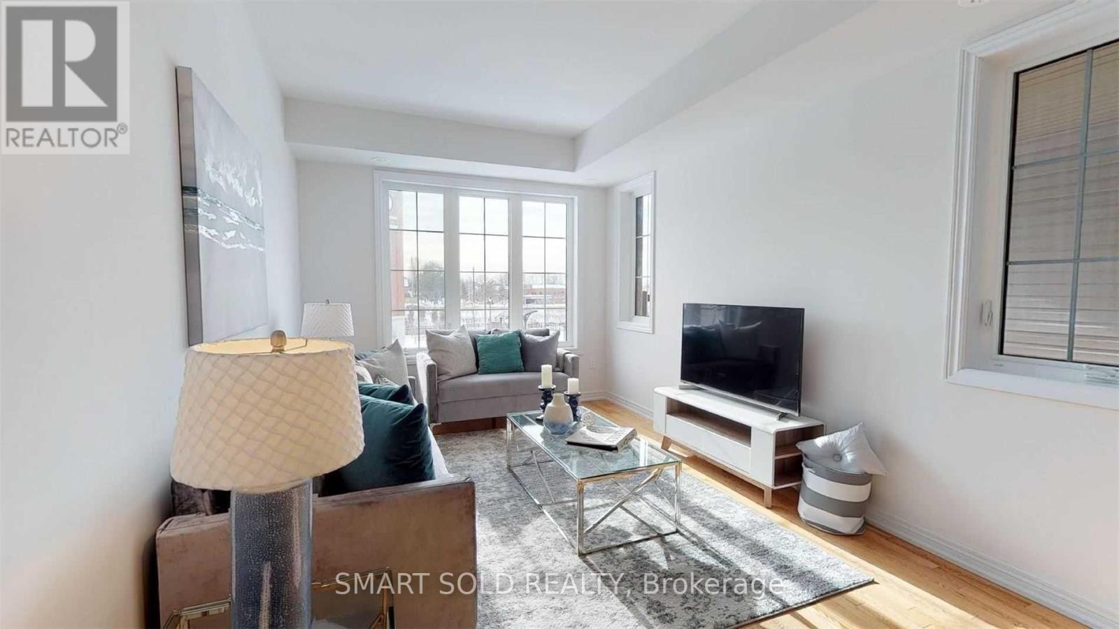 17 Jaffna Lane, Markham, ON - Indoor Photo Showing Living Room