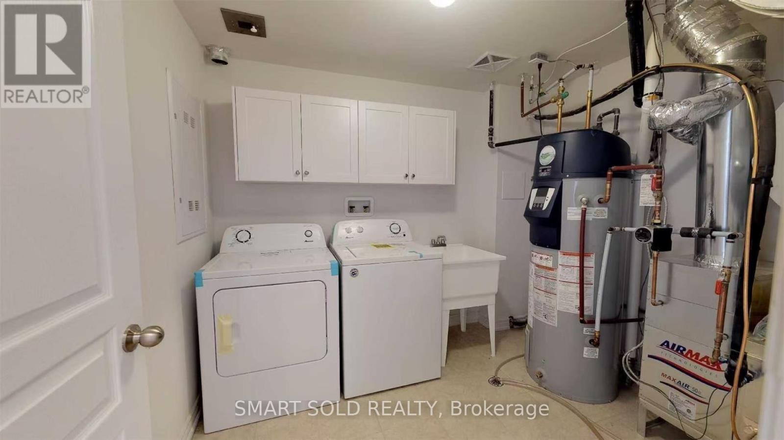 17 Jaffna Lane, Markham, ON - Indoor Photo Showing Laundry Room