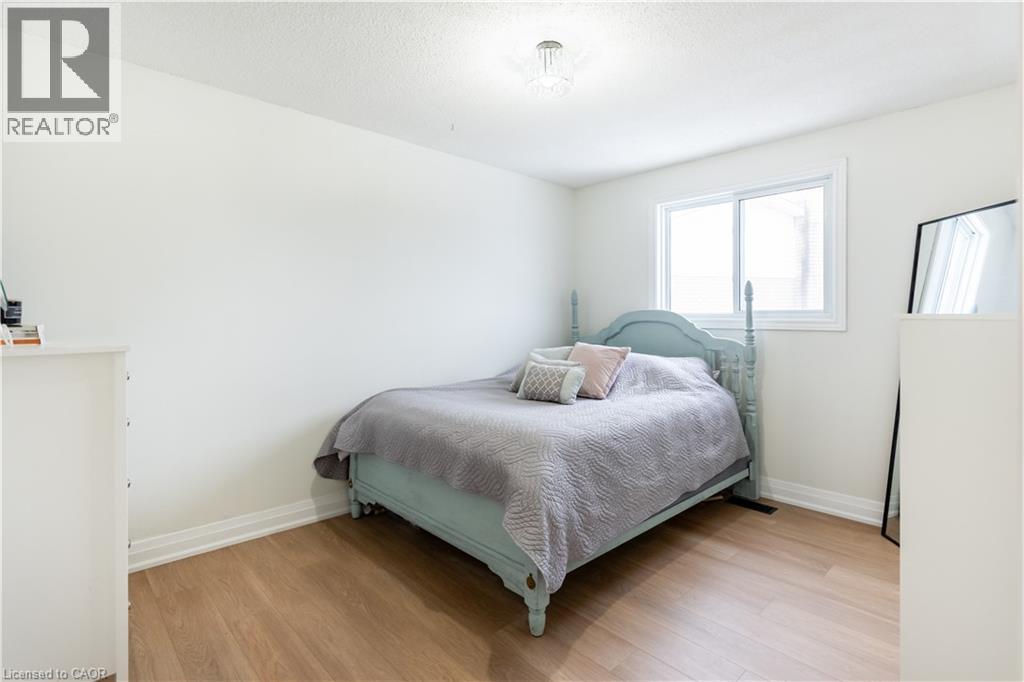 26 Rama Court, Hamilton, ON - Indoor Photo Showing Bedroom