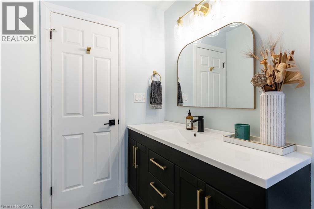 26 Rama Court, Hamilton, ON - Indoor Photo Showing Bathroom