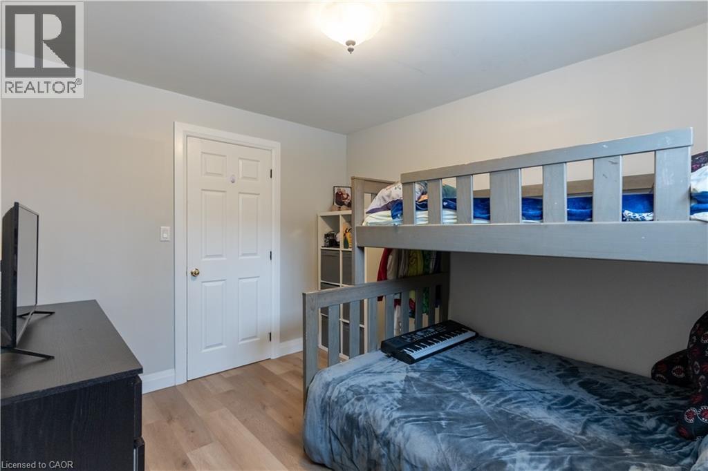 26 Rama Court, Hamilton, ON - Indoor Photo Showing Bedroom