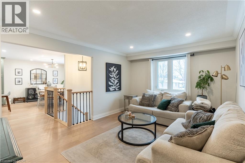 26 Rama Court, Hamilton, ON - Indoor Photo Showing Living Room