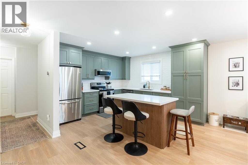 26 Rama Court, Hamilton, ON - Indoor Photo Showing Kitchen