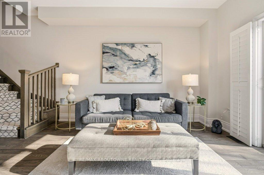 4174 Galileo Common, Burlington, ON - Indoor Photo Showing Living Room