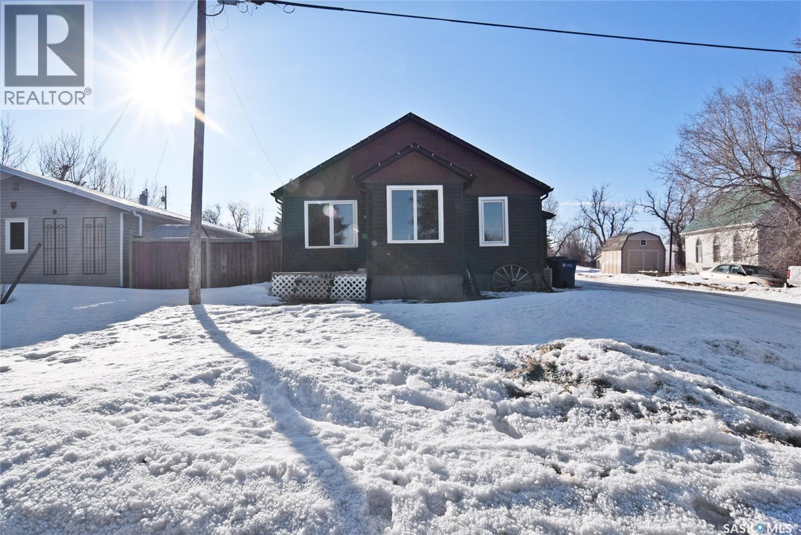 334 Brownlee Avenue, Mclean, SK - Outdoor