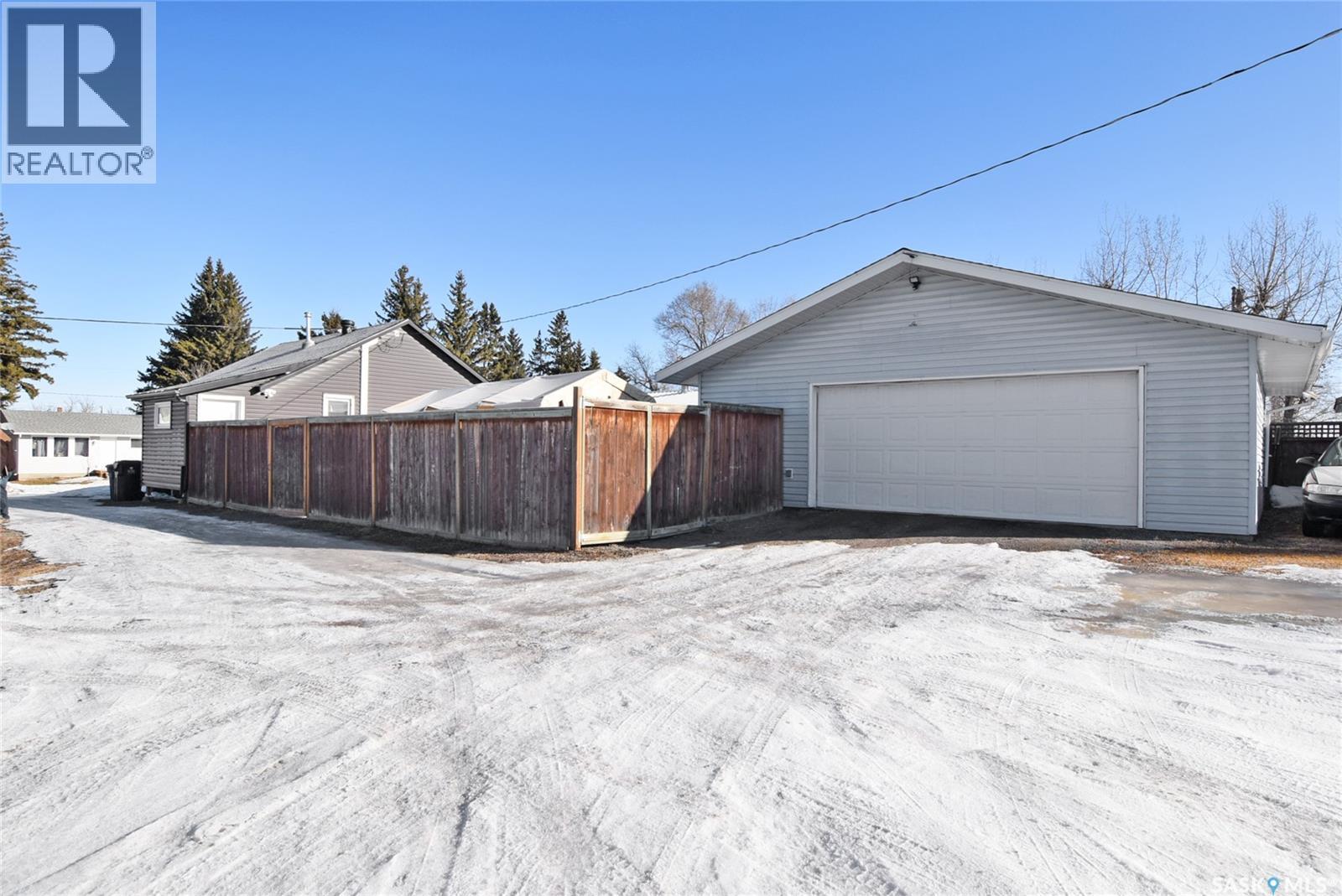 334 Brownlee Avenue, Mclean, SK - Outdoor