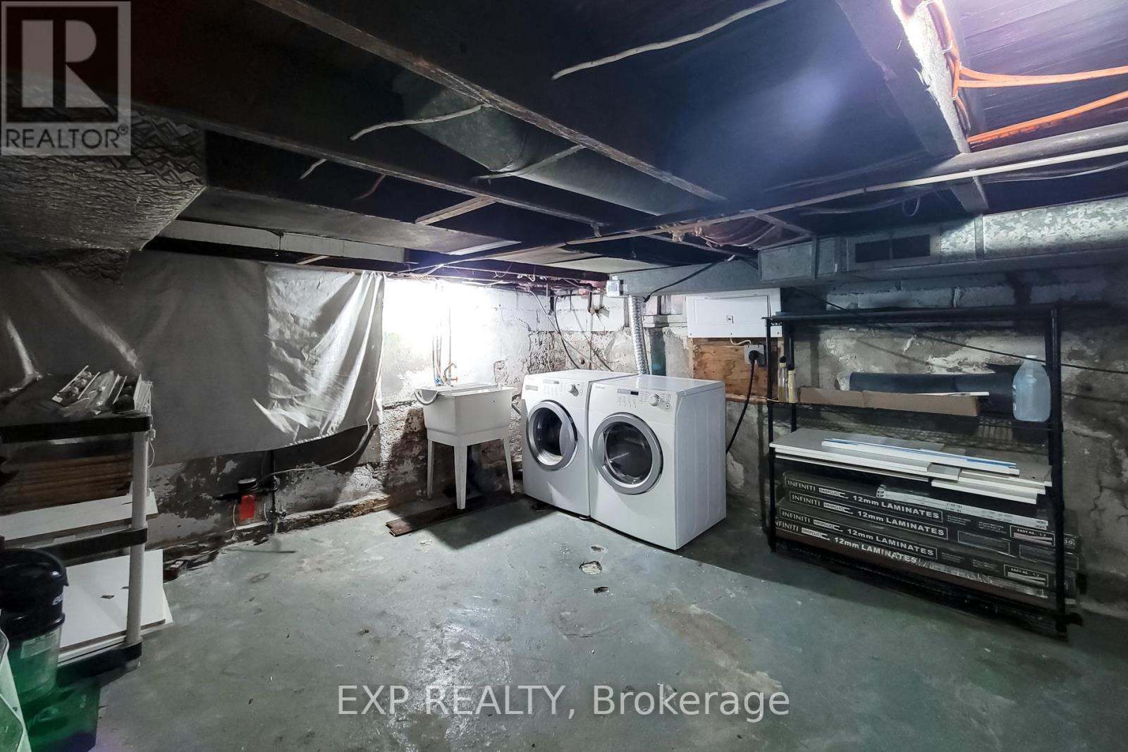 101 Sherman Avenue N, Hamilton, ON - Indoor Photo Showing Laundry Room