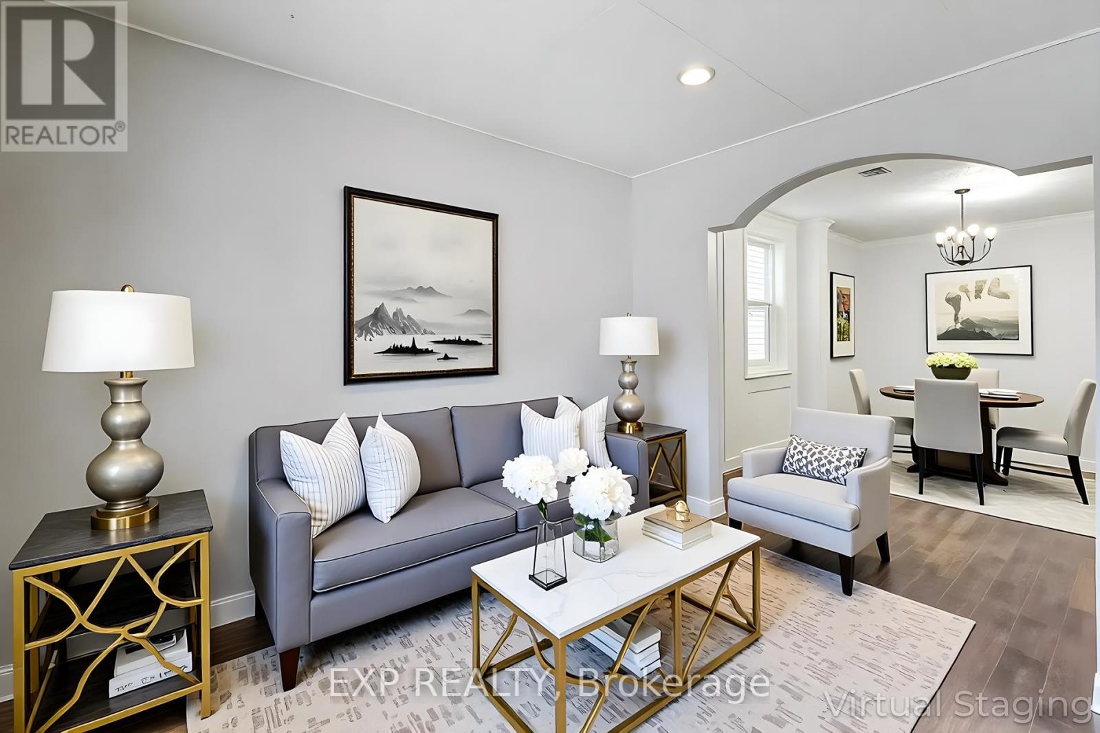101 Sherman Avenue N, Hamilton, ON - Indoor Photo Showing Living Room