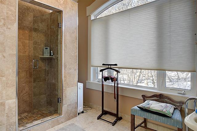 275 Roslyn Rd, Winnipeg, MB