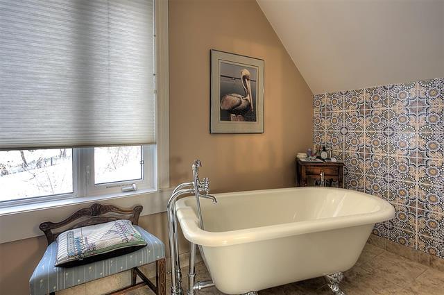 275 Roslyn Rd, Winnipeg, MB