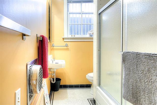 275 Roslyn Rd, Winnipeg, MB