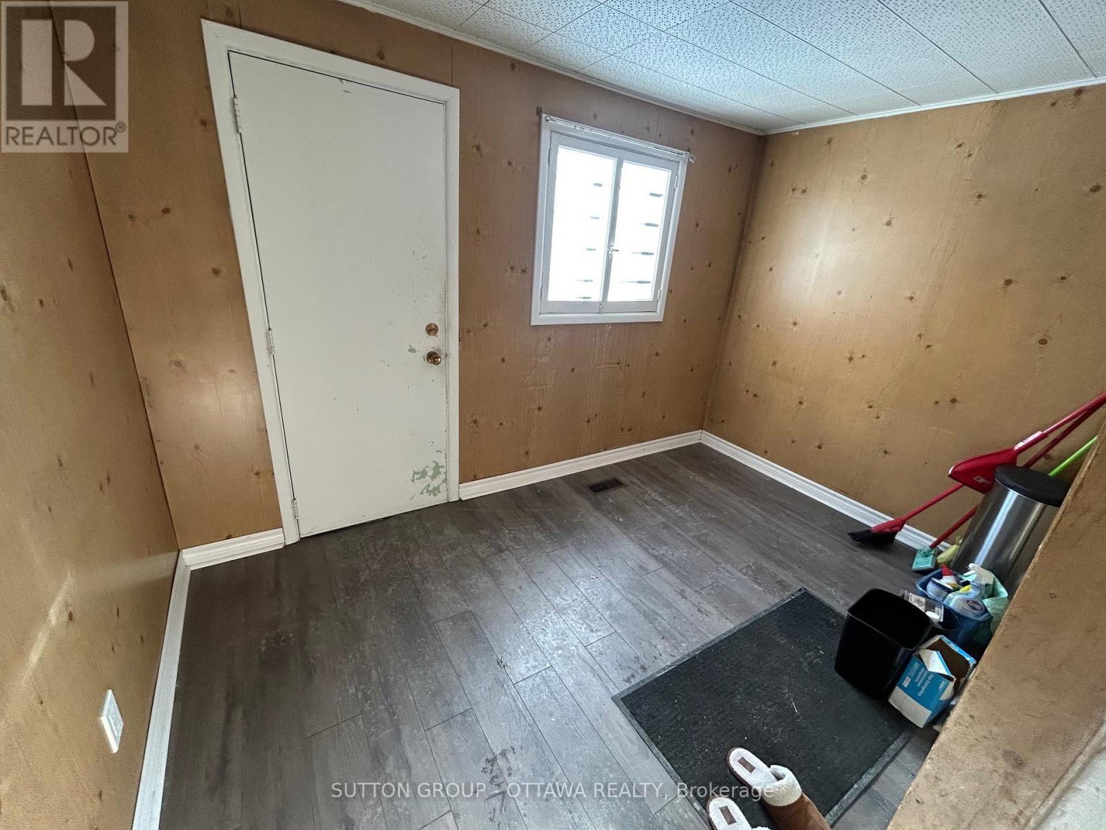 Mudroom Room - 58 Armstrong Street, Ottawa, ON