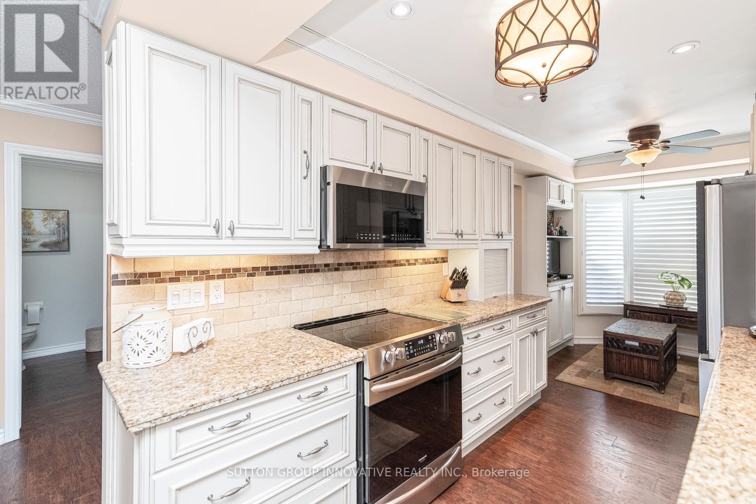 27 Beaverton Drive, Hamilton, ON - Indoor Photo Showing Kitchen With Upgraded Kitchen
