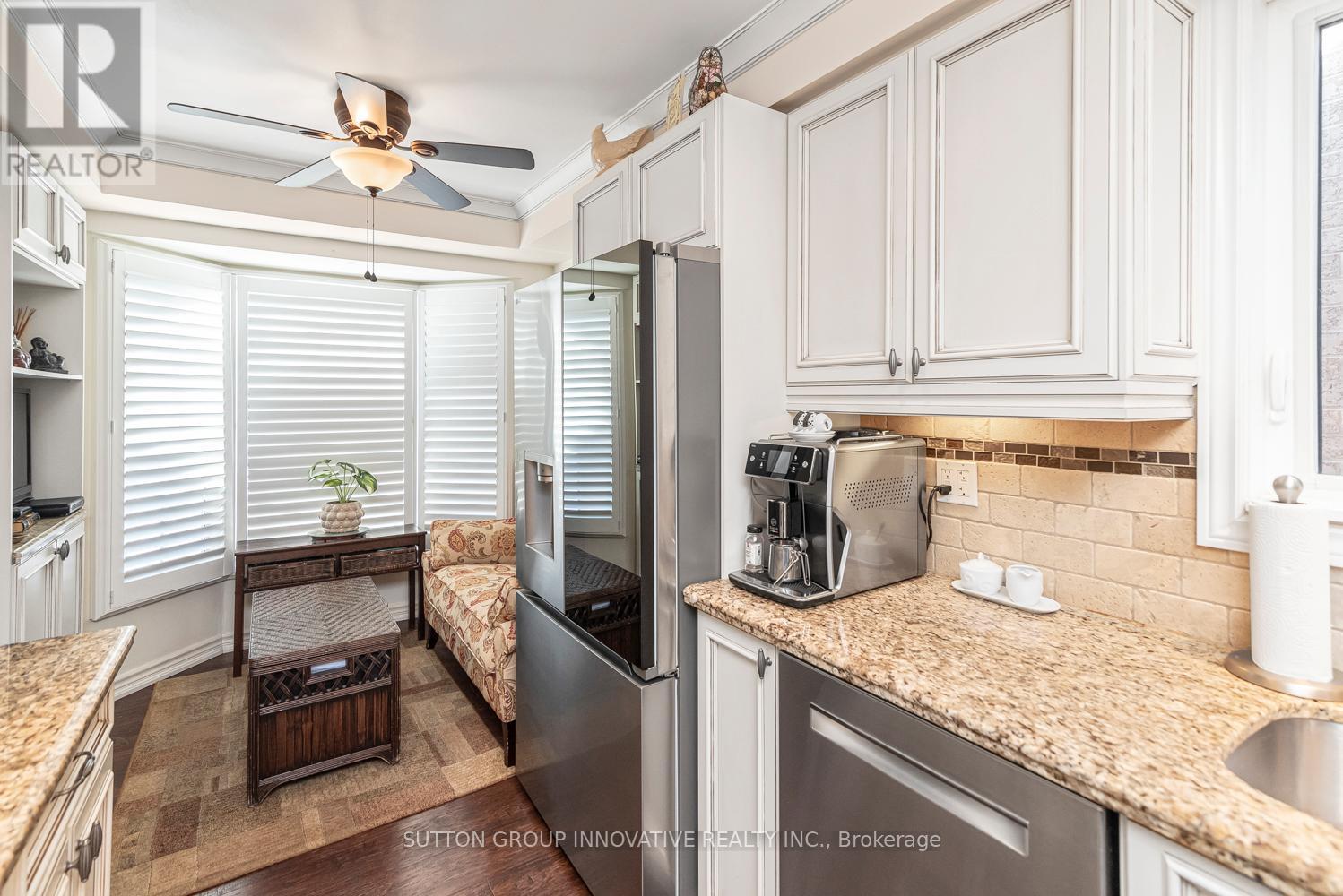 27 Beaverton Drive, Hamilton, ON - Indoor Photo Showing Kitchen
