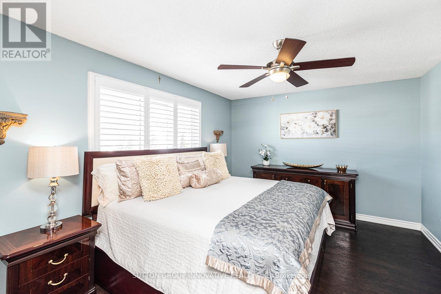 27 Beaverton Drive, Hamilton, ON - Indoor Photo Showing Bedroom