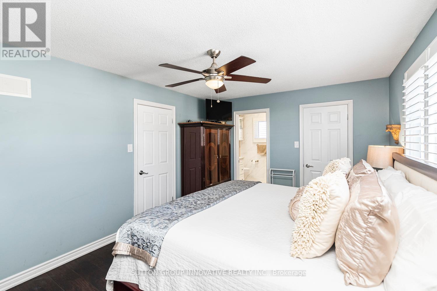 27 Beaverton Drive, Hamilton, ON - Indoor Photo Showing Bedroom