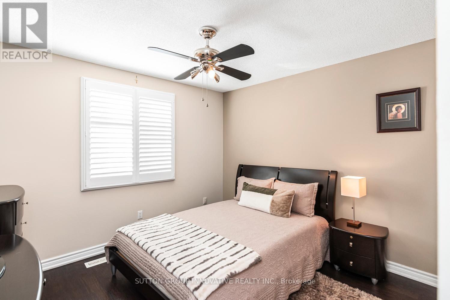 27 Beaverton Drive, Hamilton, ON - Indoor Photo Showing Bedroom