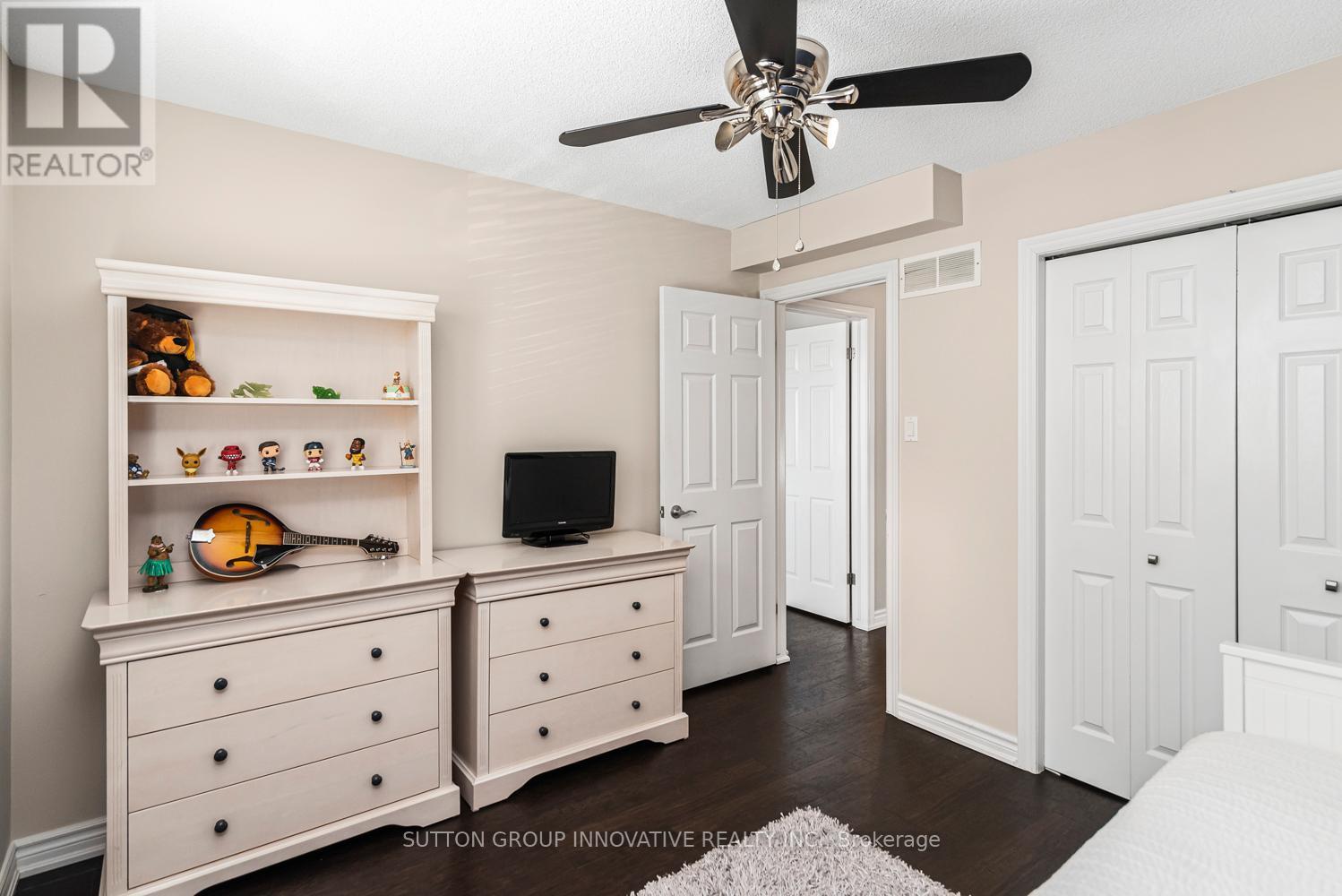 27 Beaverton Drive, Hamilton, ON - Indoor Photo Showing Bedroom