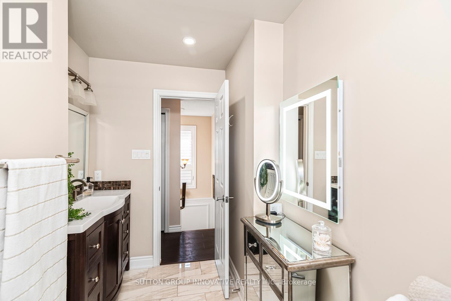 27 Beaverton Drive, Hamilton, ON - Indoor Photo Showing Bathroom