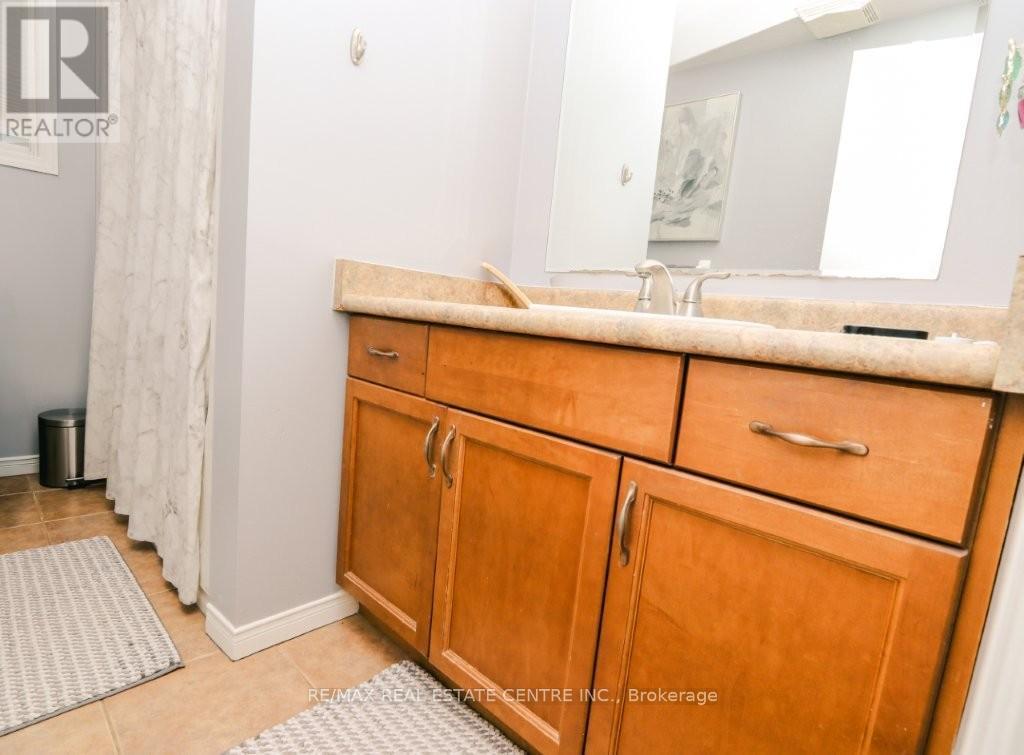 15 Gees Way, Cambridge, ON - Indoor Photo Showing Other Room