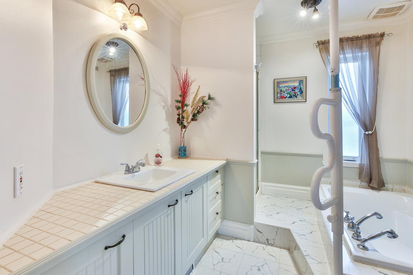 Salle de bains - 550 Av. Georges-Rainville, Saint-Jean-Sur-Richelieu, QC - Indoor Photo Showing Bathroom