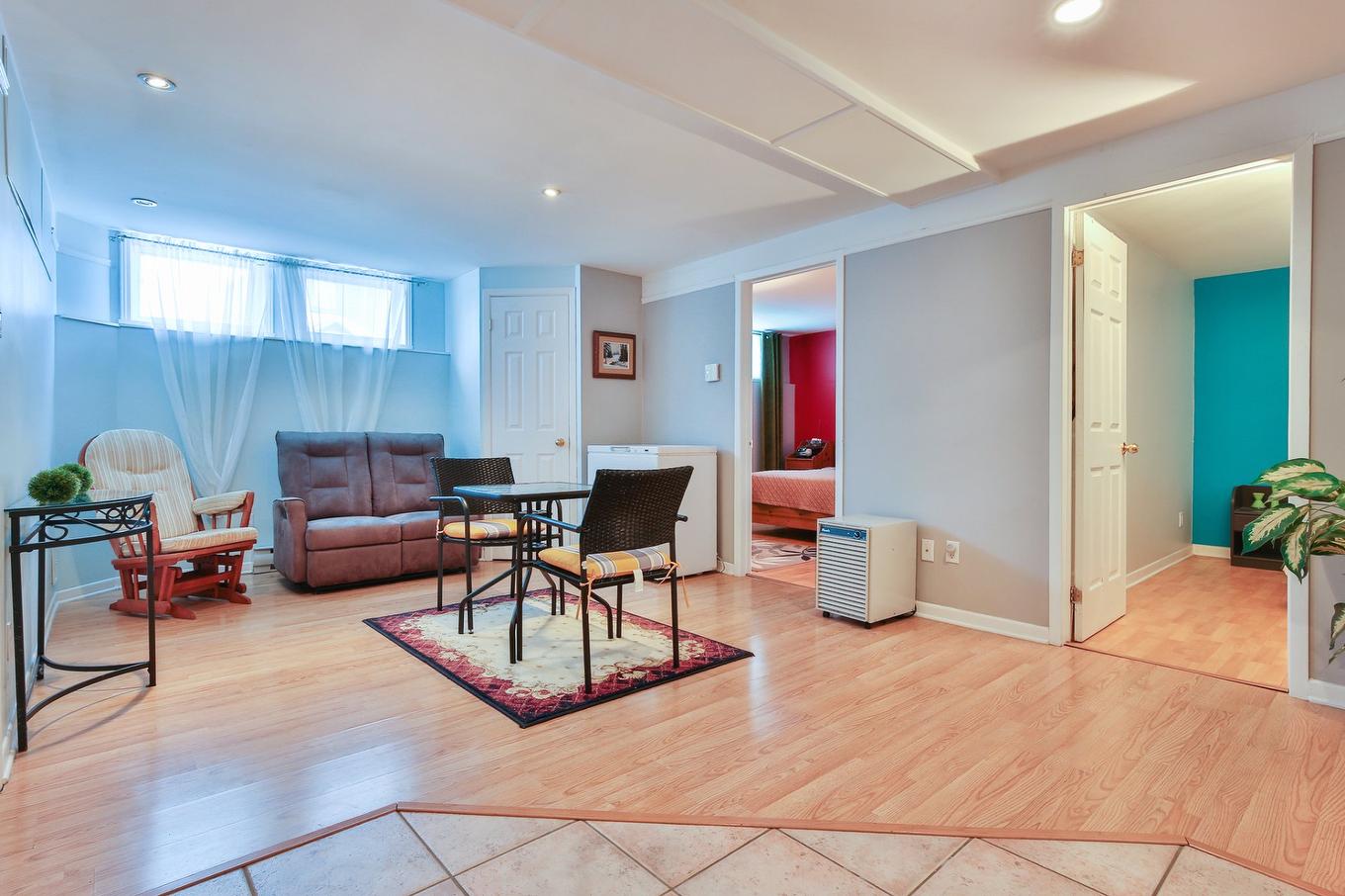 Salle familiale - 550 Av. Georges-Rainville, Saint-Jean-Sur-Richelieu, QC - Indoor