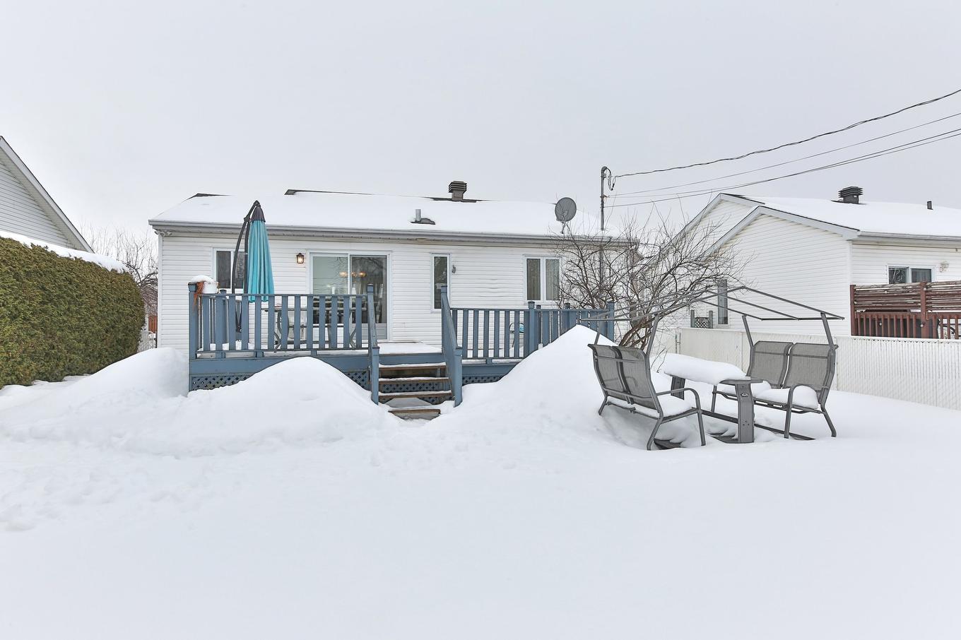 Cour - 550 Av. Georges-Rainville, Saint-Jean-Sur-Richelieu, QC - Outdoor