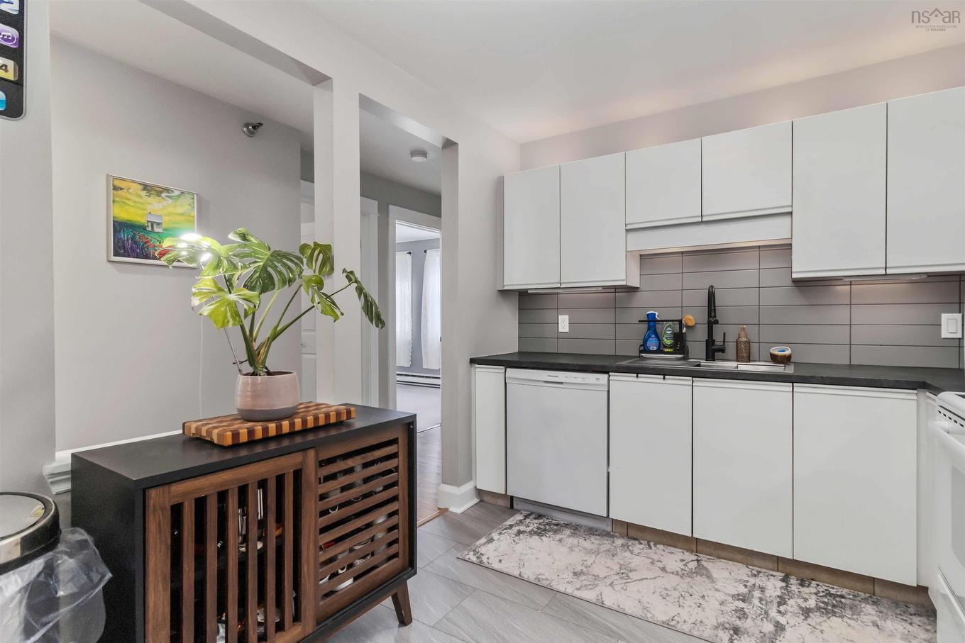 302 83 Kearney Lake Road, Halifax, NS